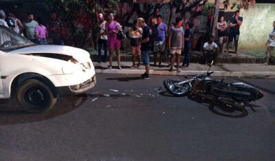 Imagem da notícia Manobra arriscada causa colisão frontal e deixa motociclista ferida em São Gabriel do Oeste